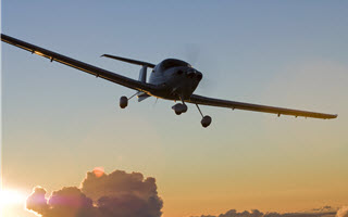 DA40XLS_320x200 Charters